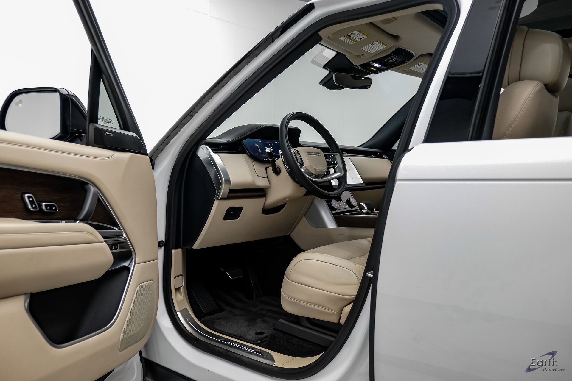 Used 2023 Land Rover Range Rover SE image 35