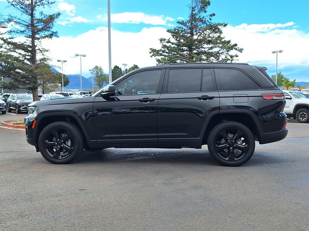 Used 2023 Jeep Grand Cherokee Altitude AWD/4WD image 6