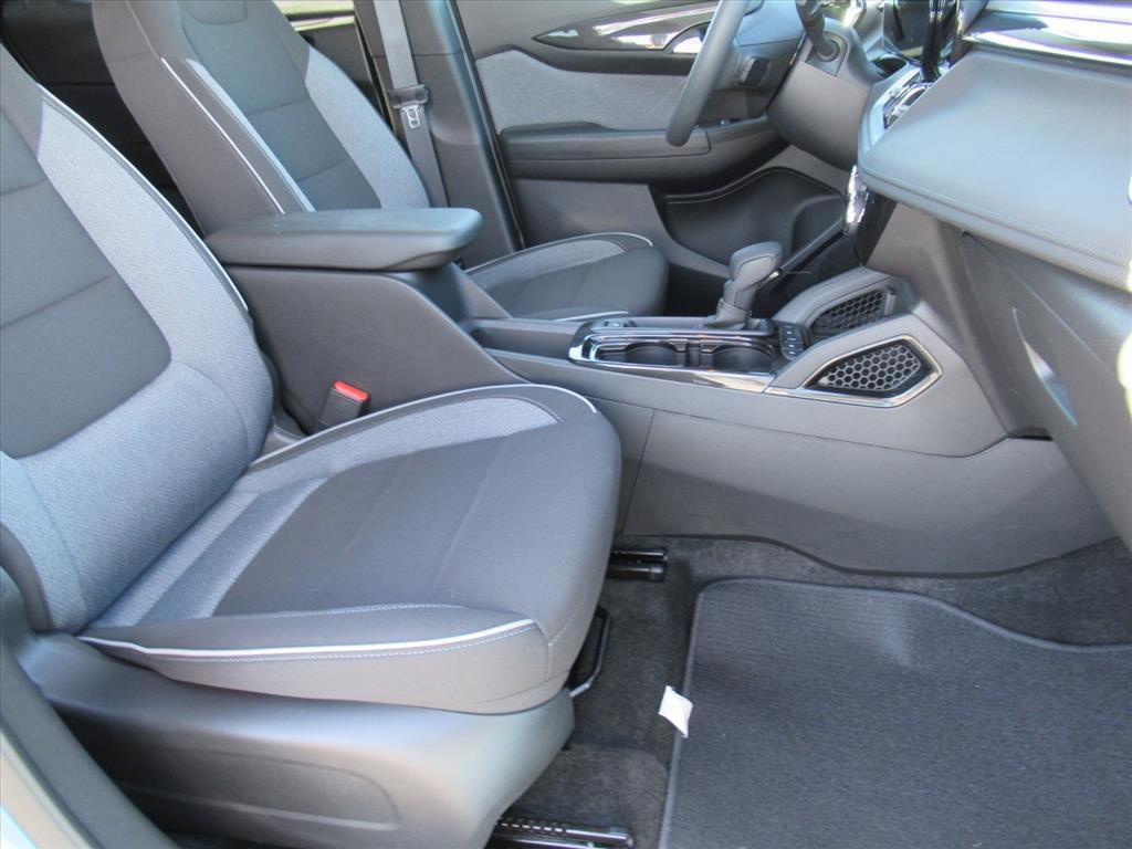 Used 2025 Chevrolet TrailBlazer LT w/ Driver Confidence Package image 9