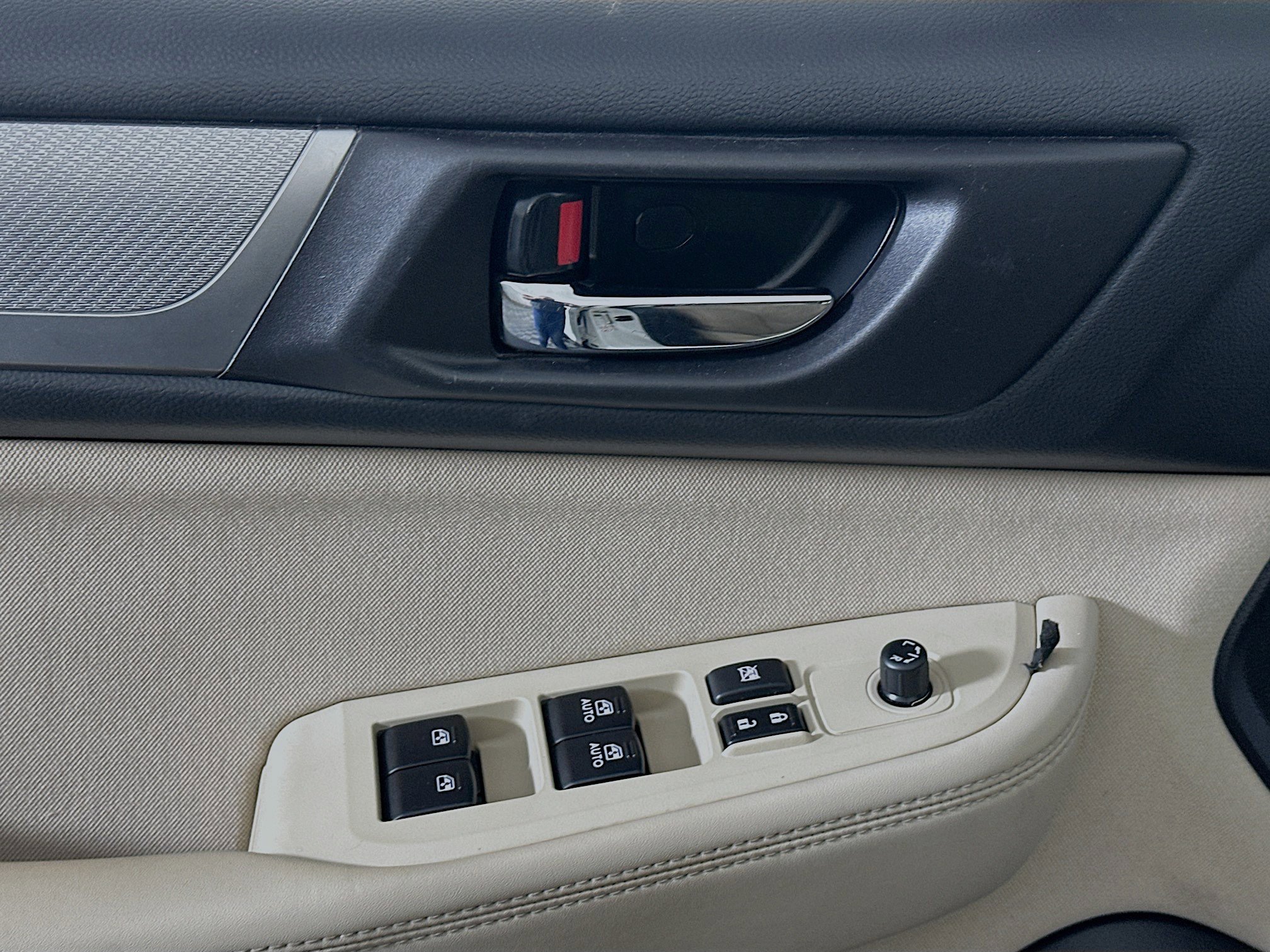 Used 2018 Subaru Outback 2.5i Premium image 15