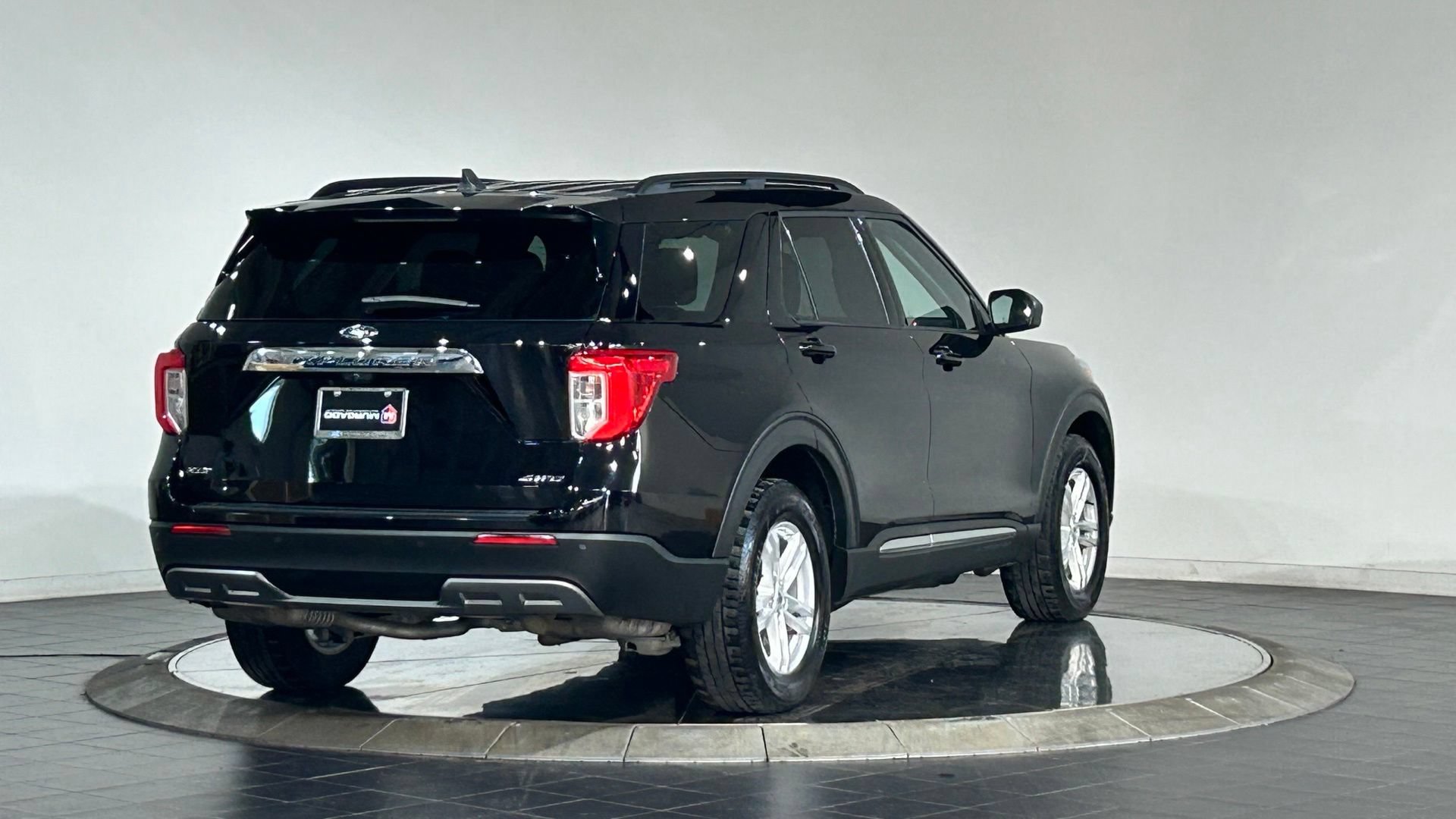 Used 2022 Ford Explorer XLT w/ Equipment Group 202A AWD/4WD image 10