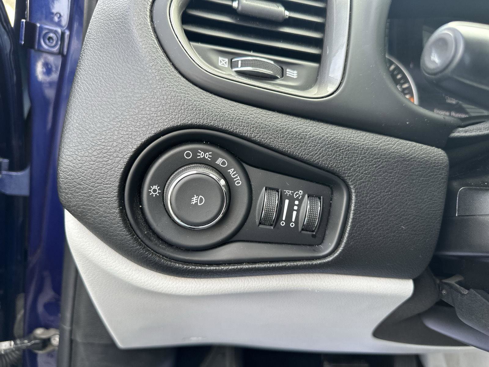 Used 2018 Jeep Renegade Limited w/ UConnect 8.4 Nav Group image 16