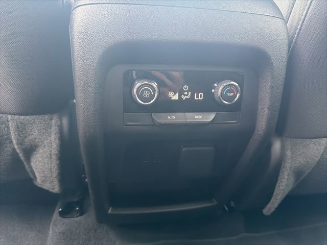 Used 2025 Chevrolet Traverse LT w/ Midnight/Sport Edition FWD image 16