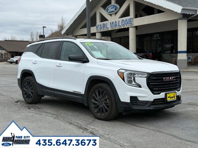 Used 2024 GMC Terrain SLE w/ Elevation Edition image 1