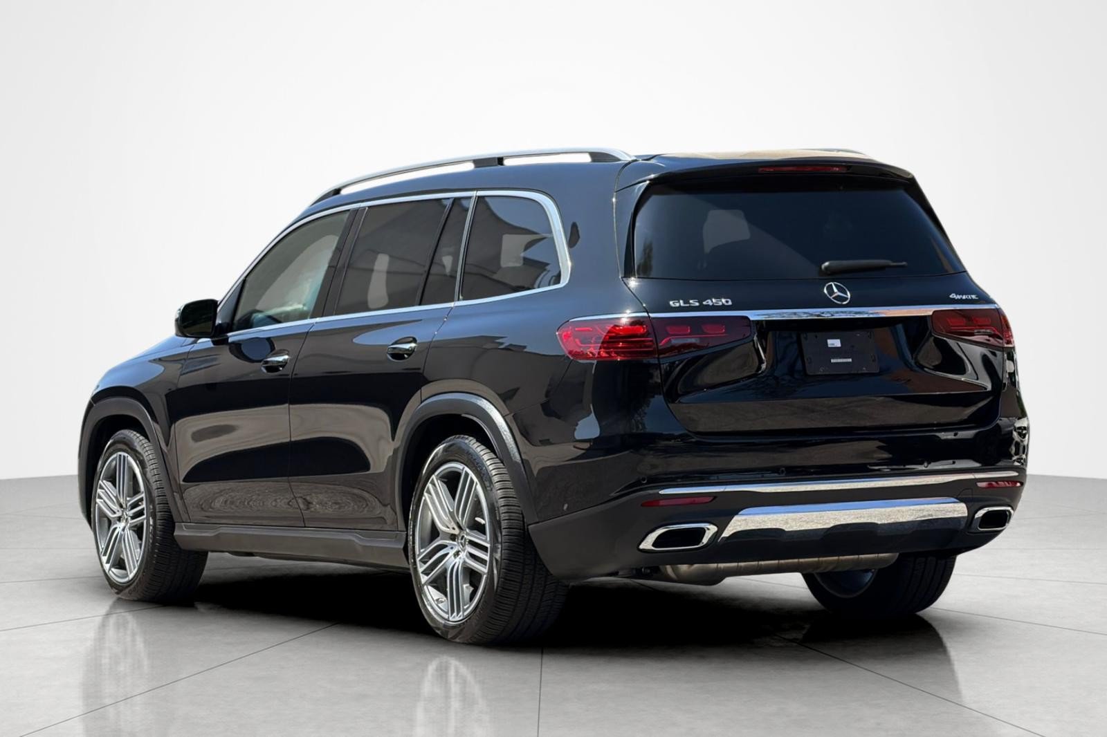 Used 2026 Mercedes-Benz GLS 450 4MATIC image 3