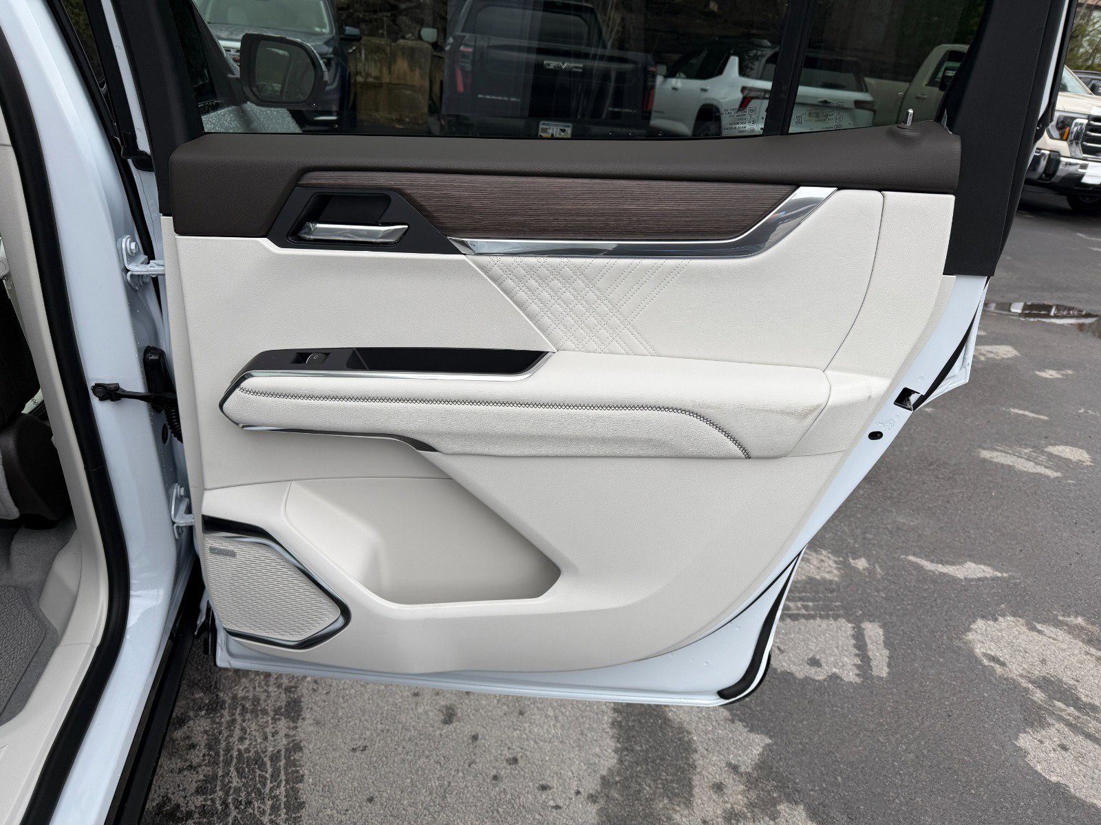 New 2026 GMC Acadia Denali w/ Super Cruise Package image 23