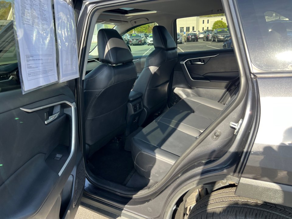Used 2019 Toyota RAV4 XLE Premium image 34