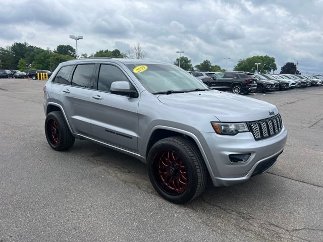Used 2019 Jeep Grand Cherokee Altitude AWD/4WD image 3