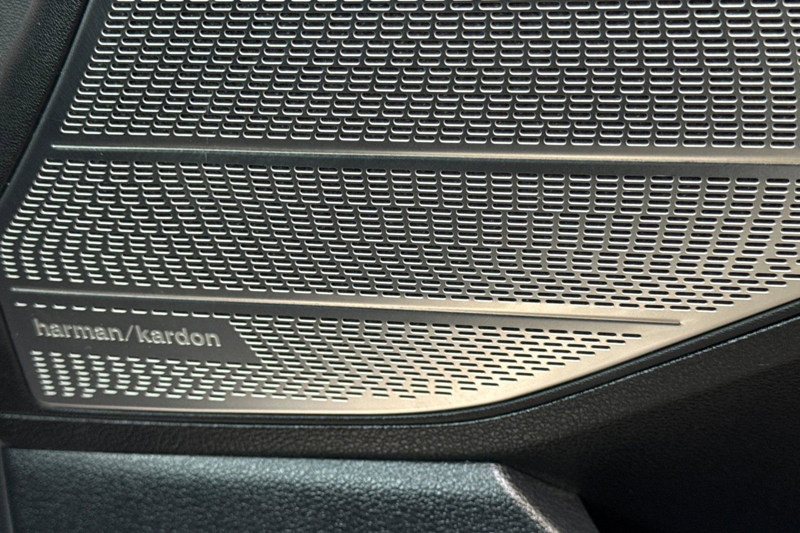 Used 2022 Hyundai Palisade Calligraphy w/ Winter Package image 22