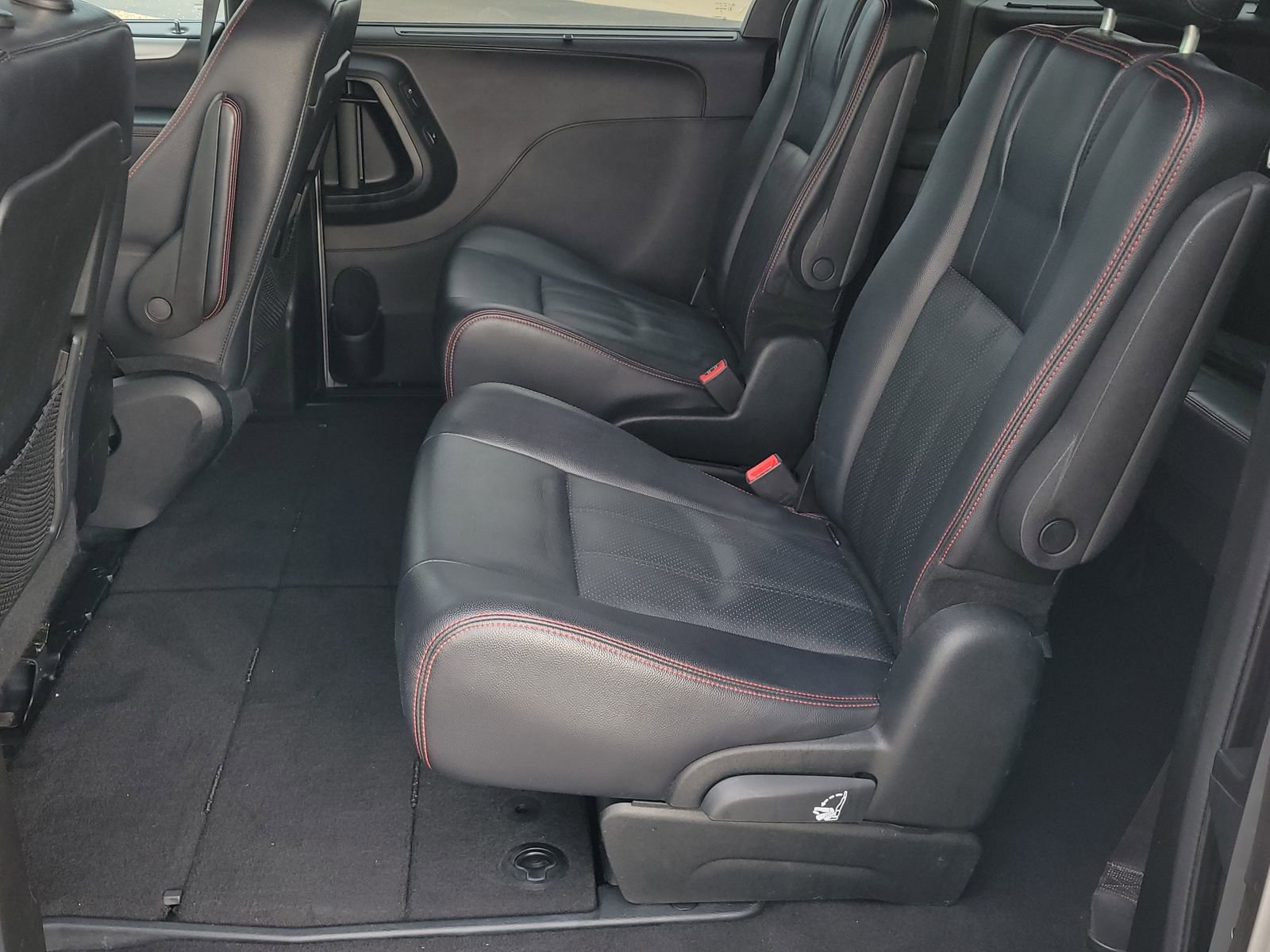 Used 2017 Dodge Grand Caravan GT image 8