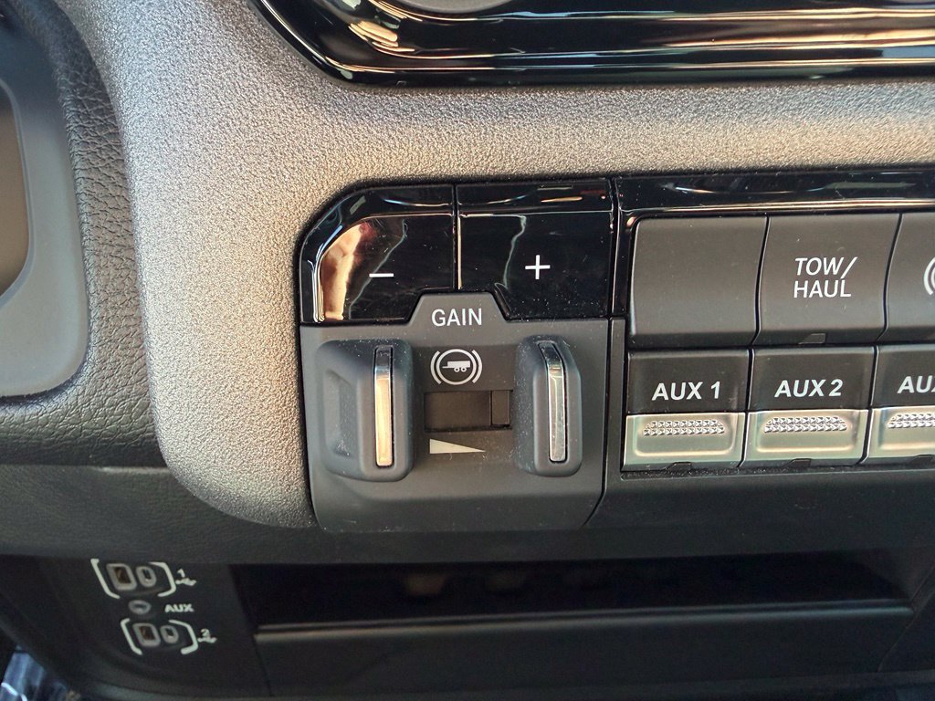 Used 2025 RAM 5500 Tradesman w/ Chrome Appearance Group AWD/4WD image 9