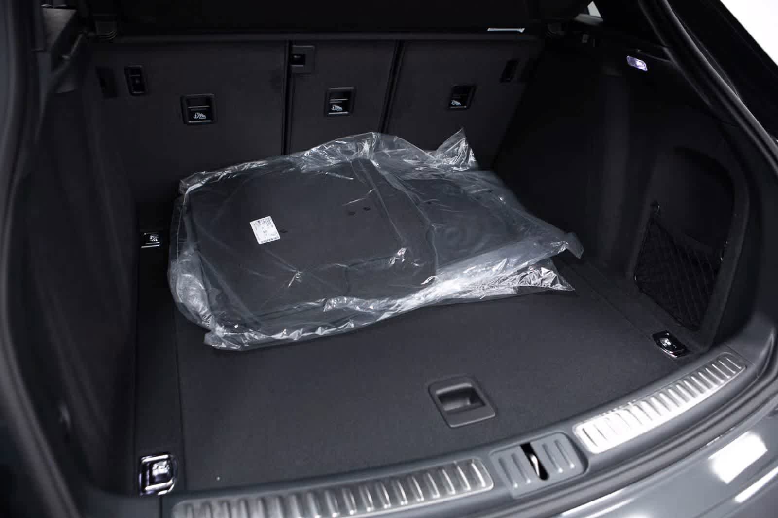 Certified 2026 Porsche Macan AWD/4WD image 39
