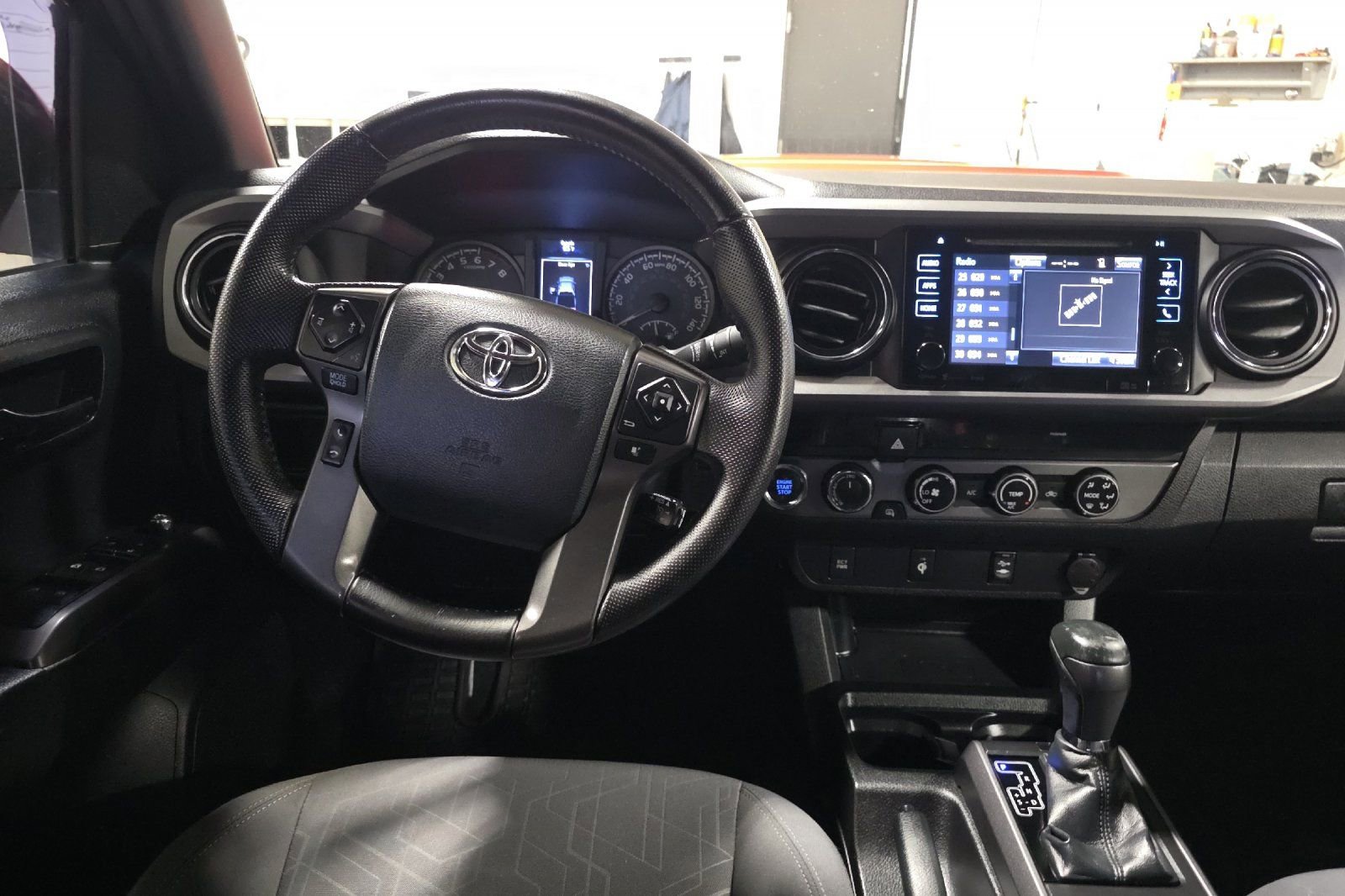 Used 2016 Toyota Tacoma TRD Sport w/ Towing Package image 14