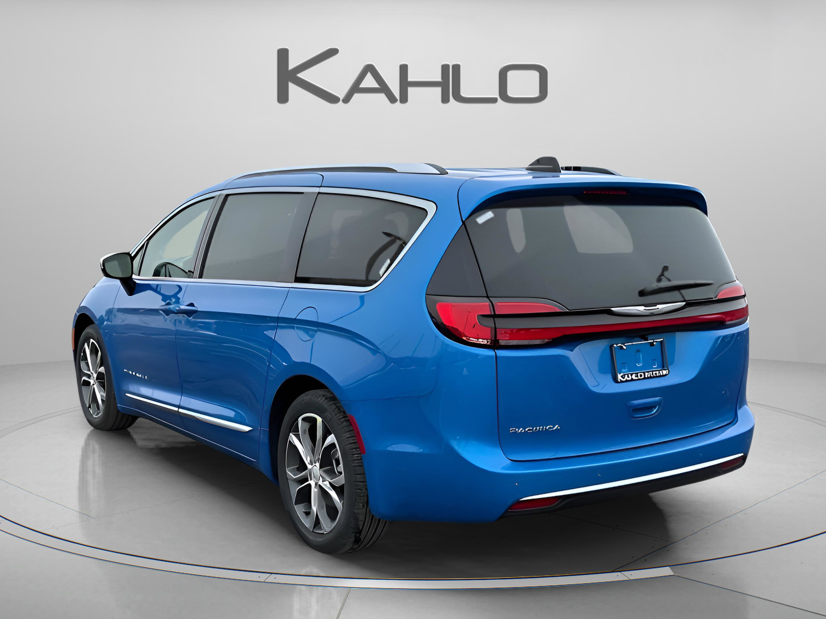 New 2026 Chrysler Pacifica Pinnacle image 3