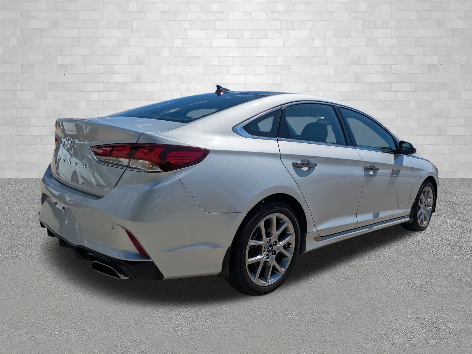 Used 2019 Hyundai Sonata Limited FWD image 2
