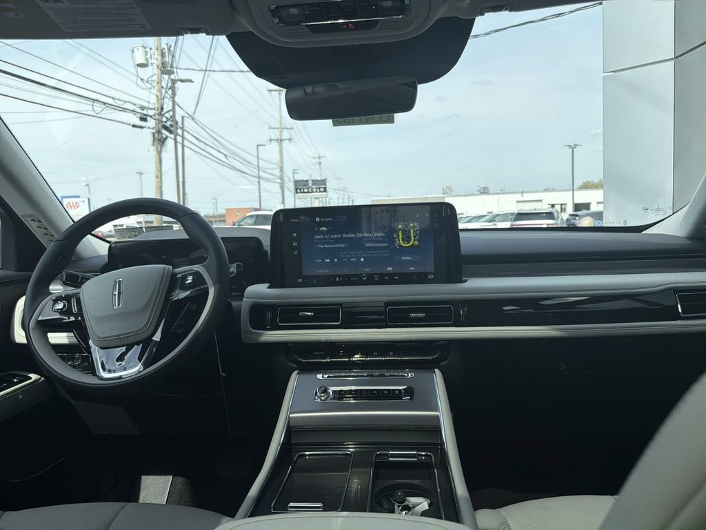 New 2026 Lincoln Aviator AWD image 10