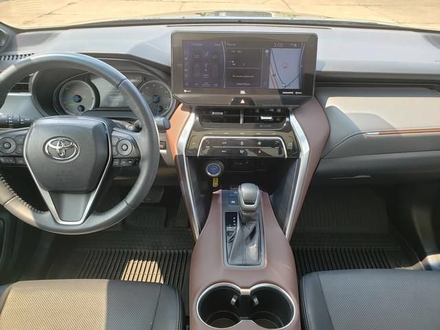 Used 2022 Toyota Venza Limited AWD/4WD image 16