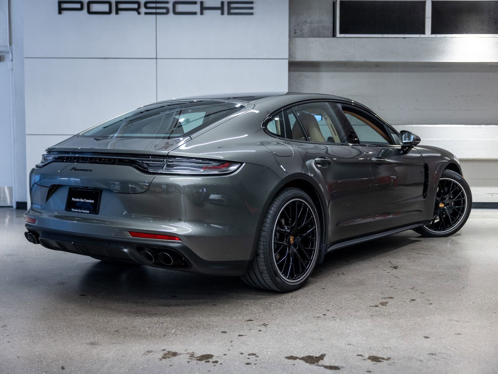 Certified 2023 Porsche Panamera Platinum Edition image 23