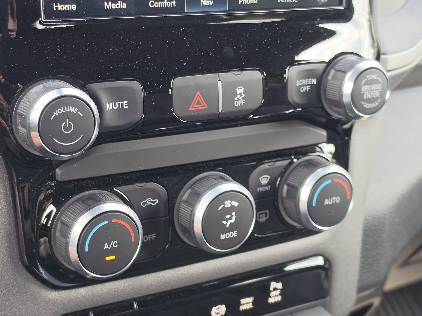 Used 2024 RAM 3500 Tradesman w/ Towing Technology Group AWD/4WD image 18