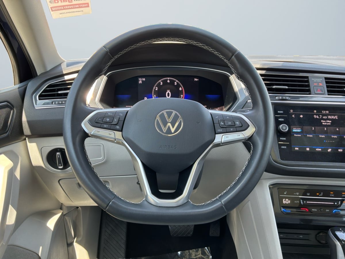 Used 2023 Volkswagen Tiguan SE w/ Panoramic Sunroof Package FWD image 11