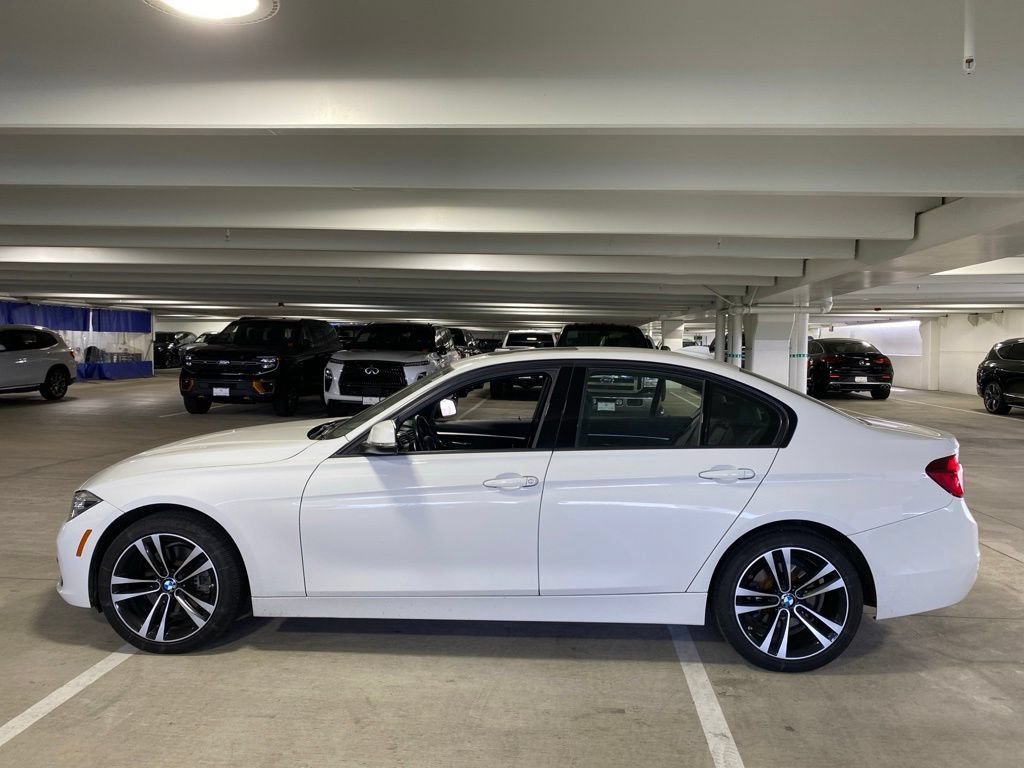 Used 2018 BMW 330i xDrive Sedan AWD/4WD image 2
