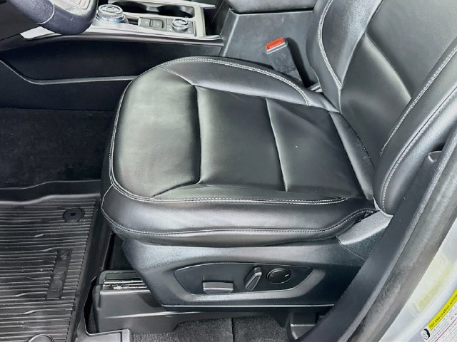 Certified 2022 Ford Explorer XLT w/ Equipment Group 202A AWD/4WD image 26