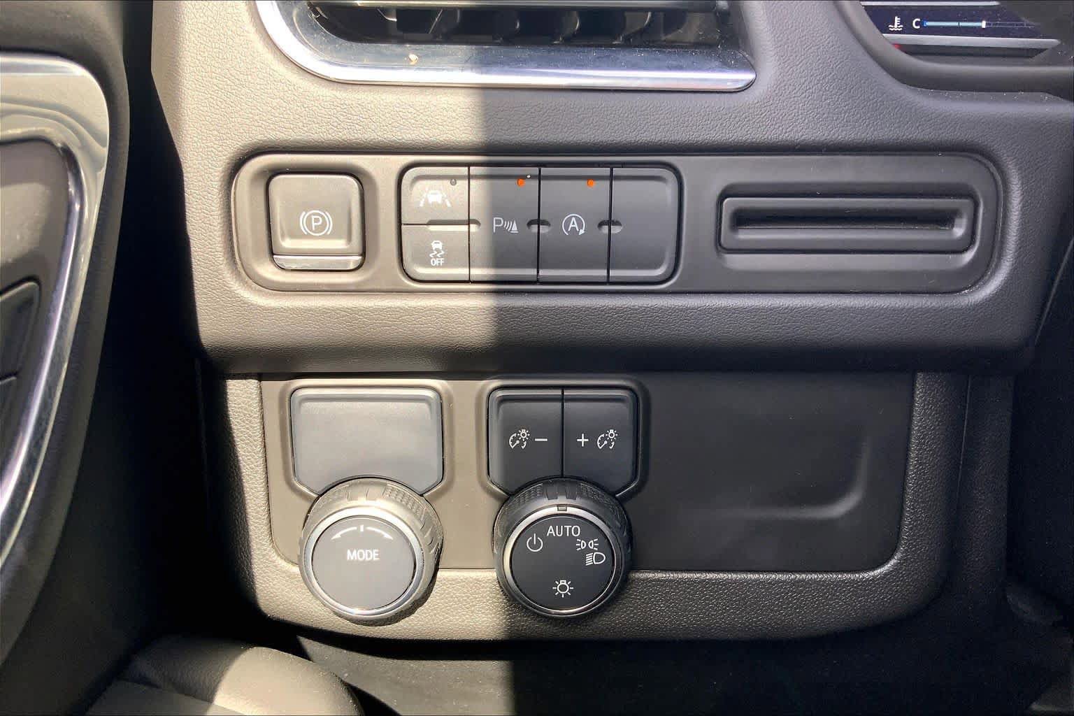 Used 2023 Chevrolet Suburban RST image 29