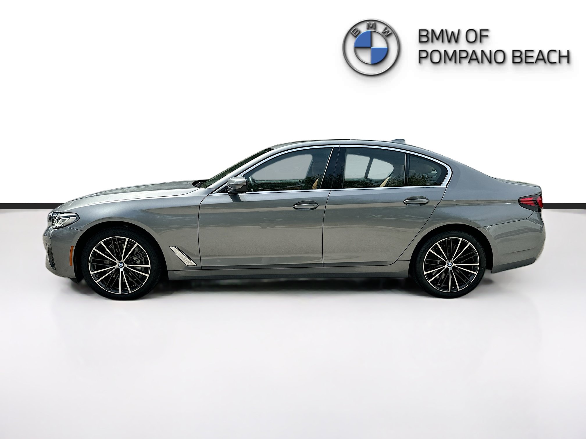 Used 2023 BMW 540i w/ Convenience Package RWD image 4