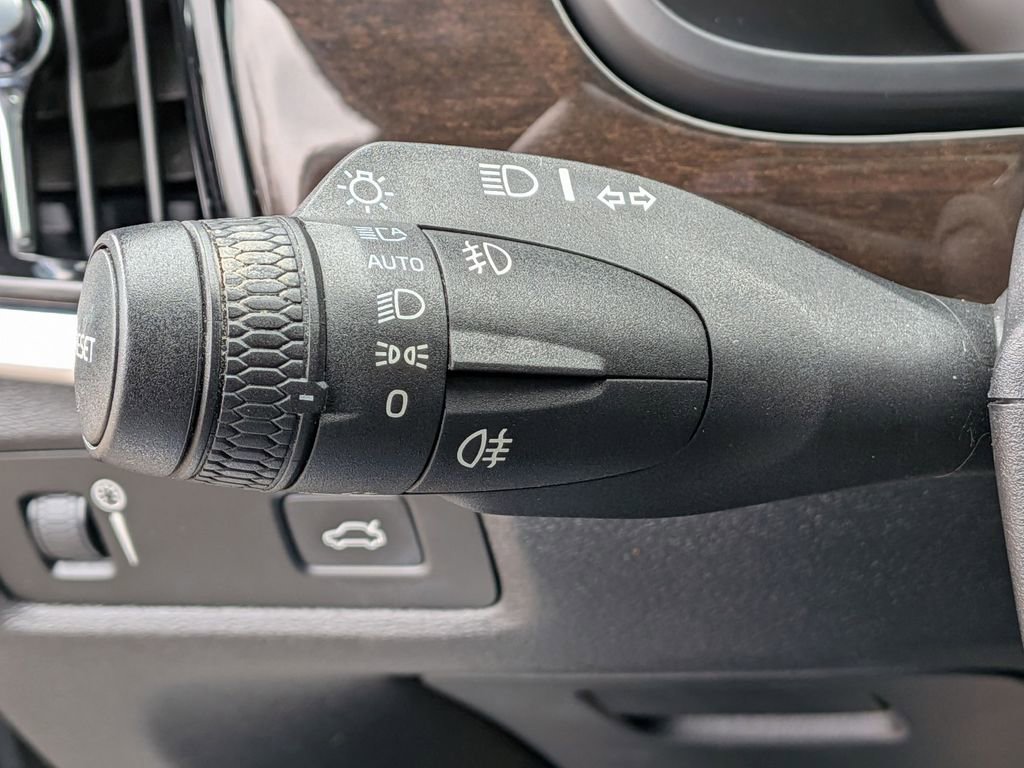 Used 2018 Volvo S90 T6 Momentum w/ Convenience Package image 19