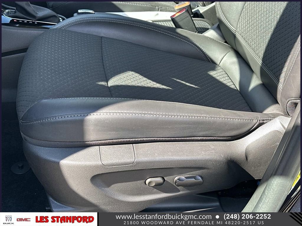 Used 2022 Buick Encore Preferred w/ Safety Package AWD/4WD image 18