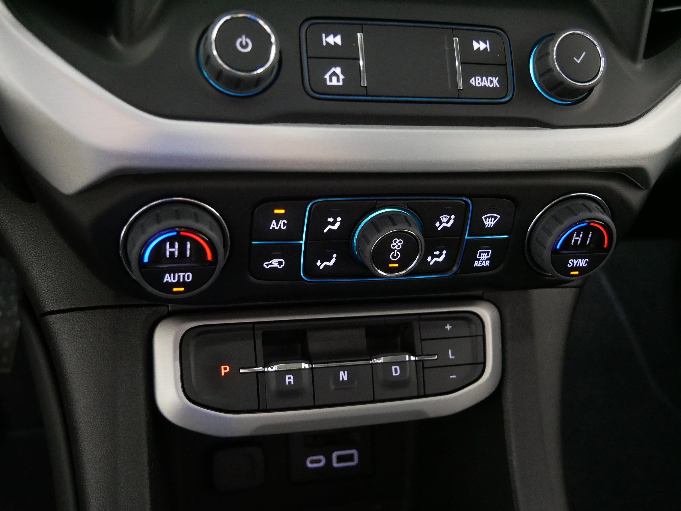 Used 2023 GMC Acadia SLT w/ Preferred Package image 23