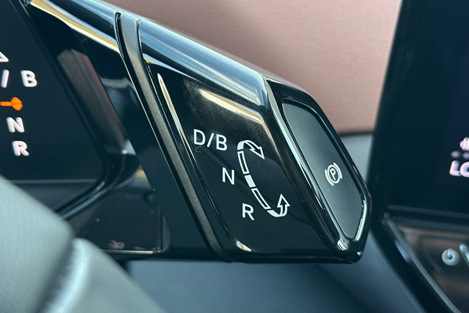 Used 2021 Volkswagen ID.4 Pro S w/ Gradient Package image 23