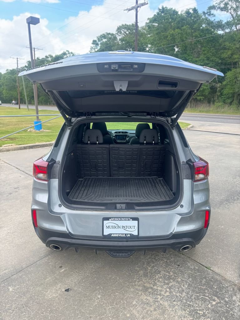 Used 2023 Chevrolet TrailBlazer RS w/ Sun and Liftgate Package FWD image 6