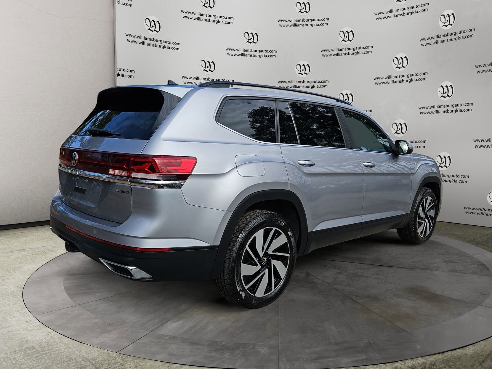 Used 2024 Volkswagen Atlas SE image 5