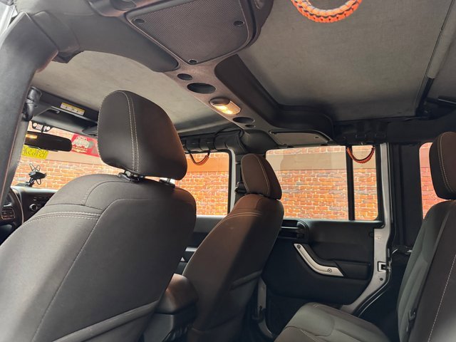 Used 2017 Jeep Wrangler Unlimited Sahara w/ Connectivity Group image 22