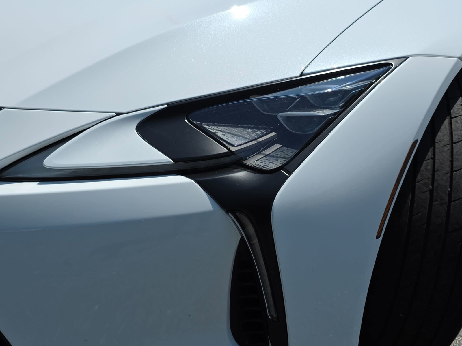 Used 2018 Lexus LC 500 Coupe w/ Performance Package RWD image 28