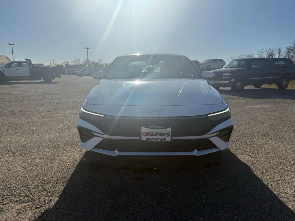 Used 2025 Hyundai Elantra SEL FWD image 4