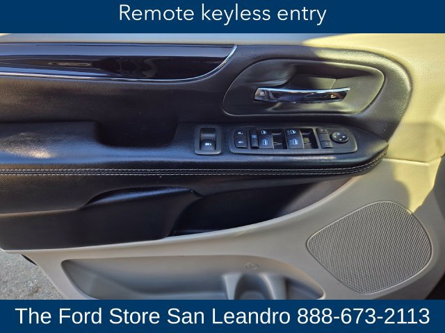 Used 2020 Dodge Grand Caravan SXT FWD image 24