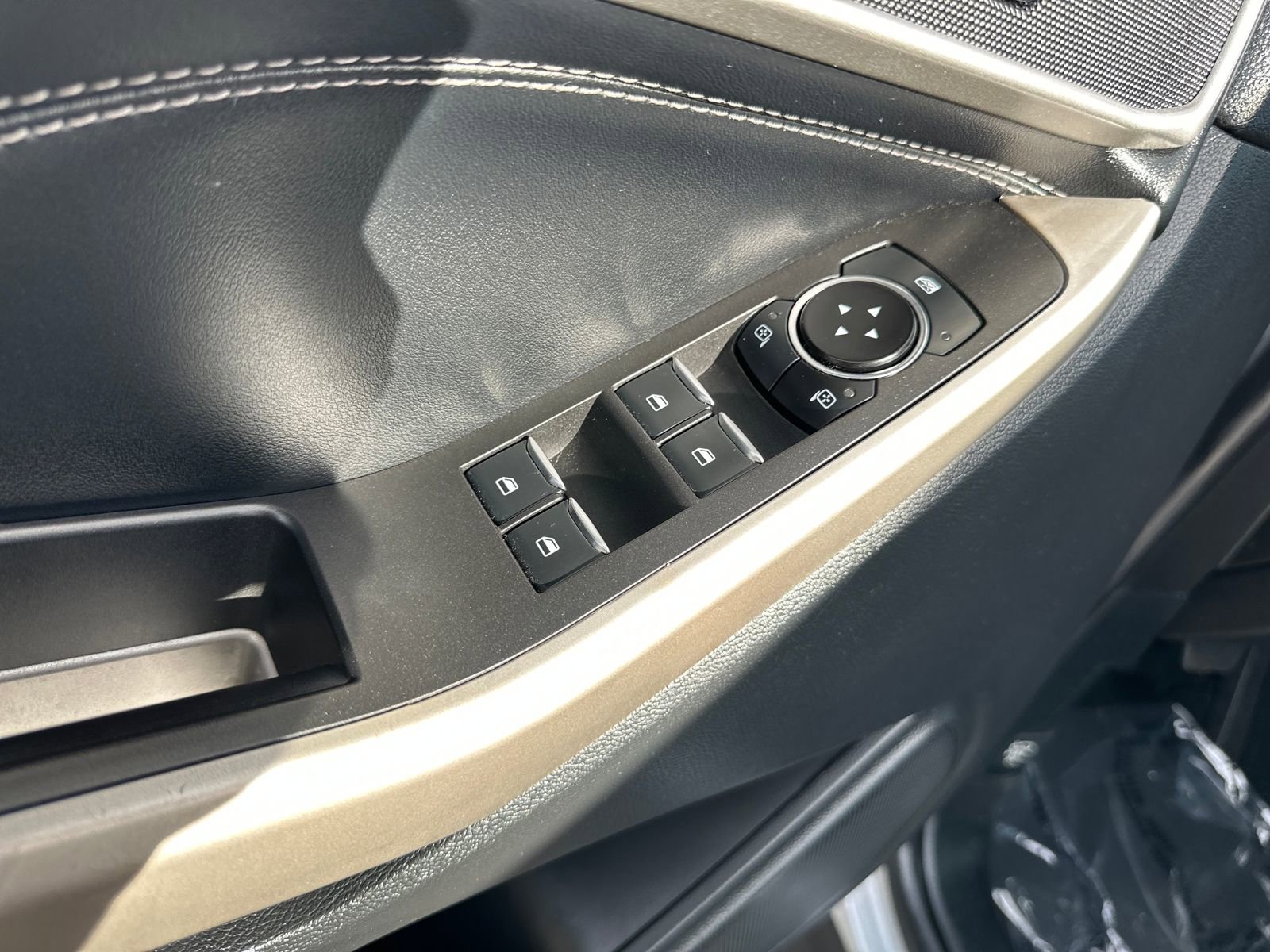 Used 2023 Ford Explorer XLT w/ Equipment Group 202A image 11