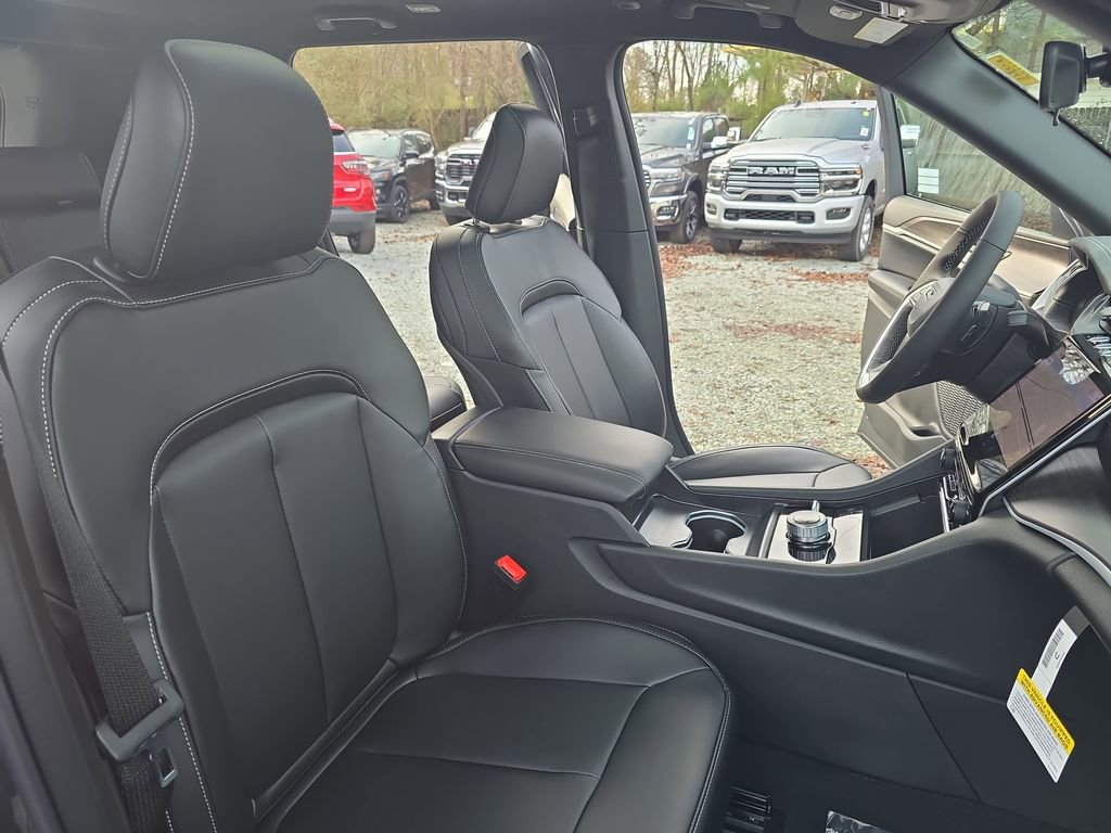 New 2025 Jeep Grand Cherokee Limited w/ MOPAR Finishing Package image 10