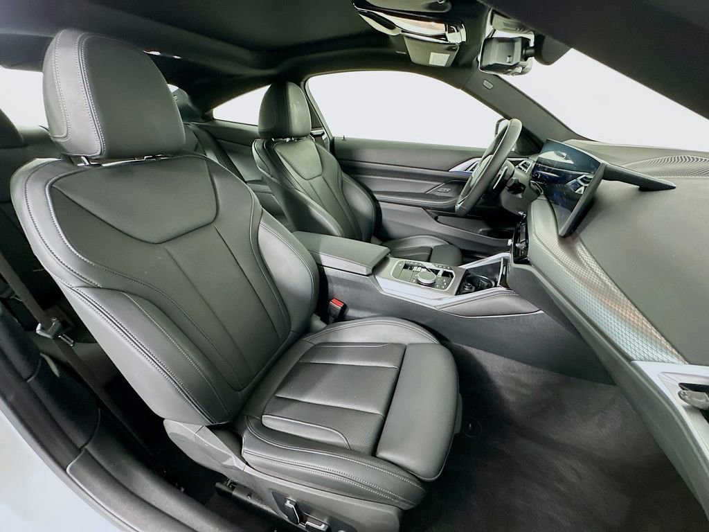 Used 2025 BMW 440i xDrive Coupe w/ Parking Assistance Package image 29