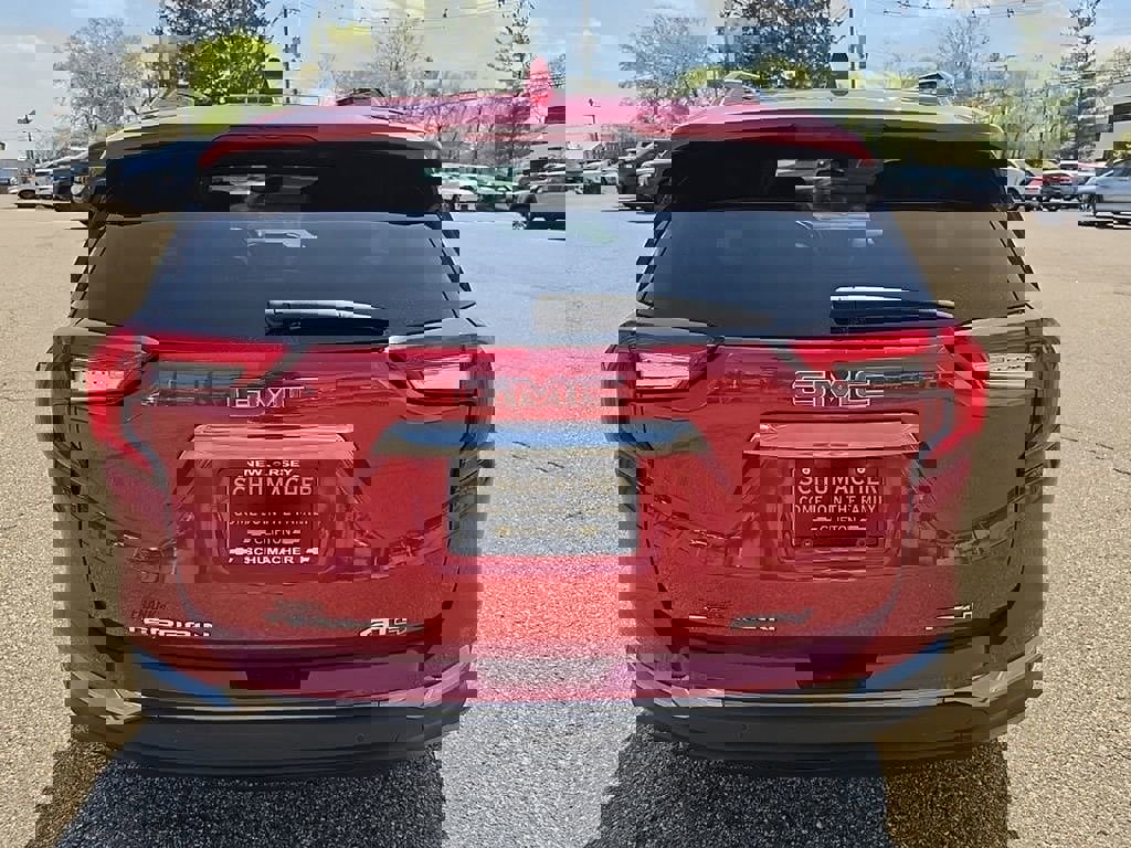 Used 2023 GMC Terrain AT4 image 4