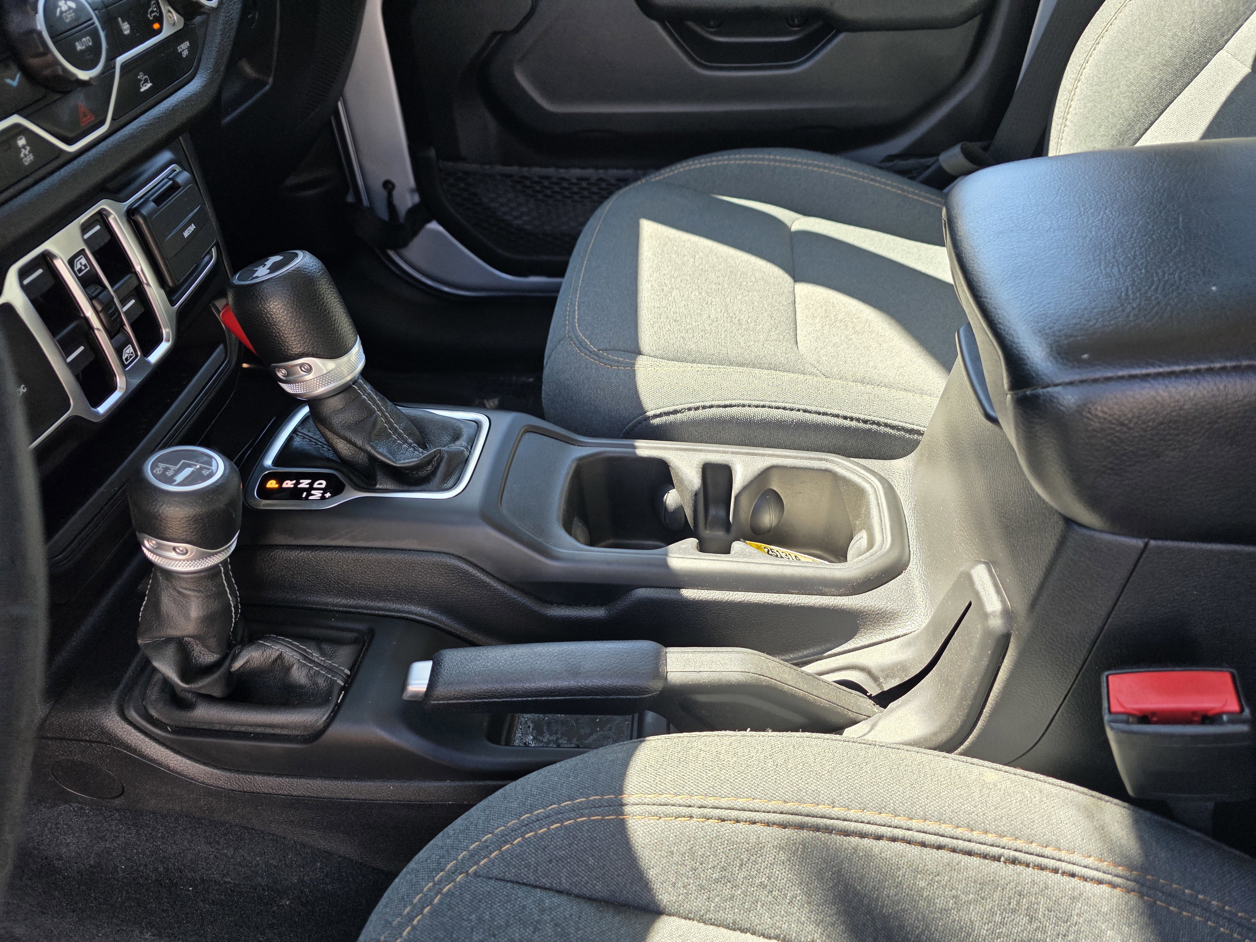 Used 2024 Jeep Wrangler Sport S image 13