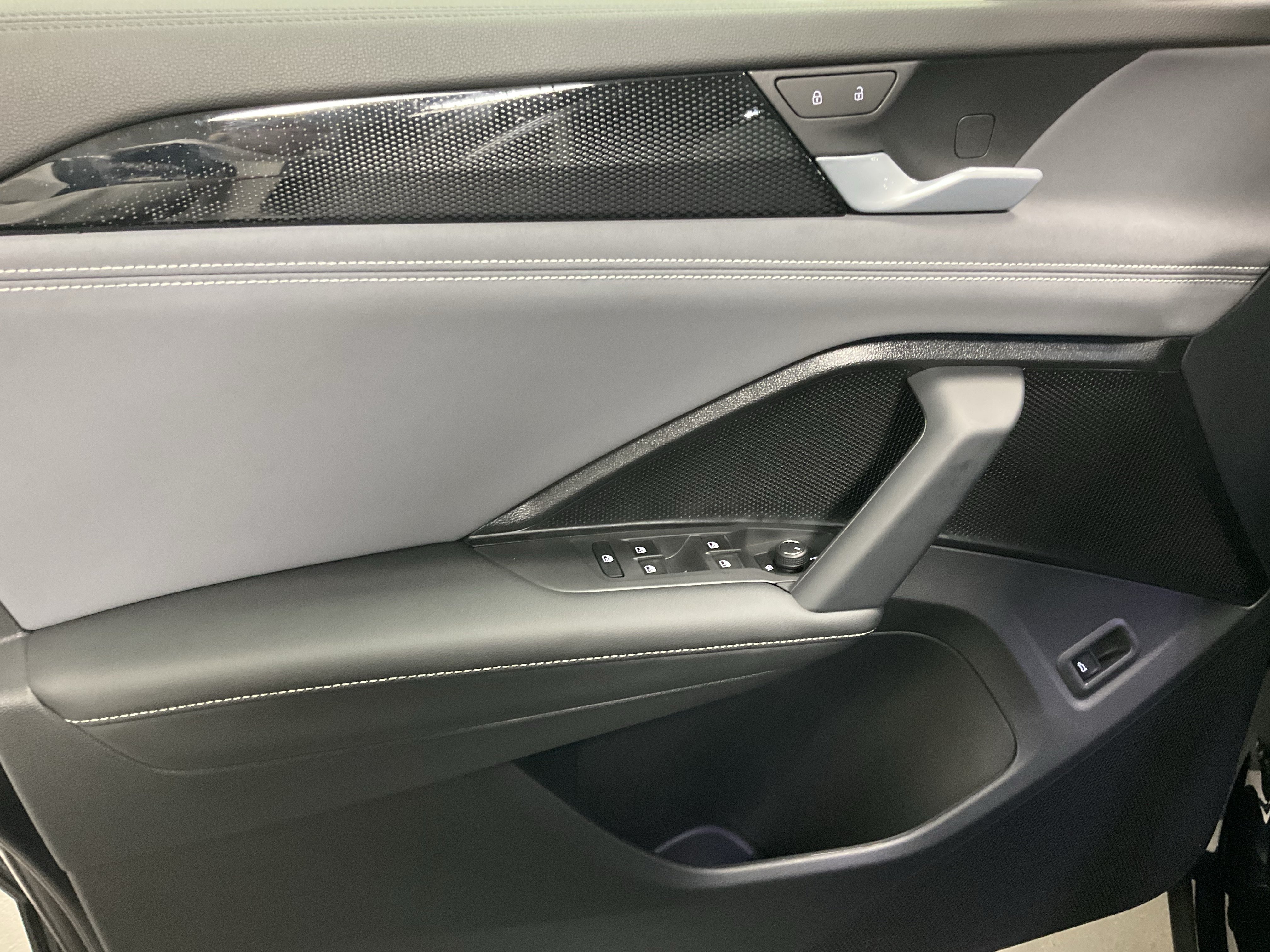 New 2026 Volkswagen Tiguan SE AWD/4WD image 16