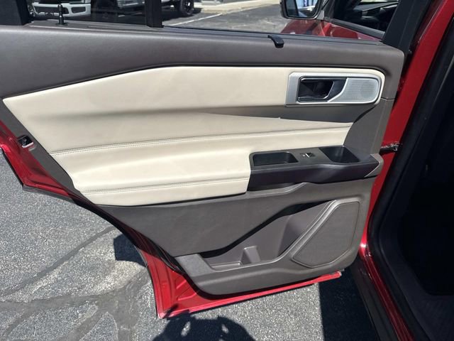 Used 2020 Ford Explorer Platinum w/ Premium Technology Package AWD/4WD image 20
