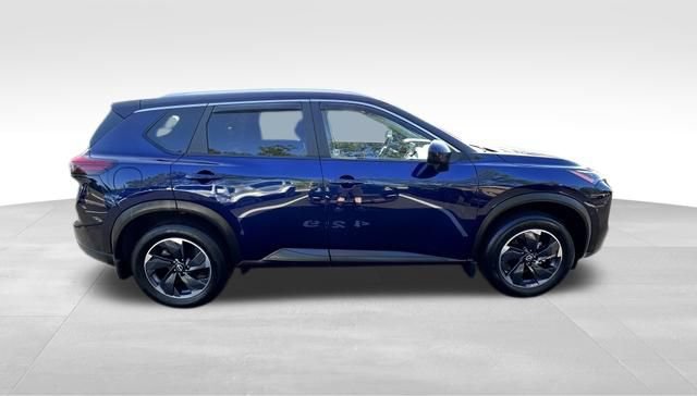 Used 2024 Nissan Rogue SV w/ SV Premium Package FWD image 10