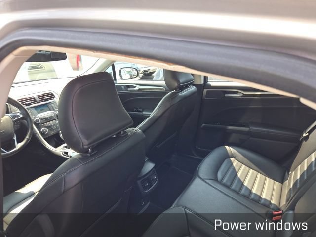 Used 2015 Ford Fusion SE w/ Equipment Group 202A FWD image 17