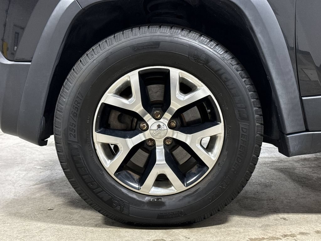 Used 2016 Jeep Cherokee Trailhawk AWD/4WD image 27