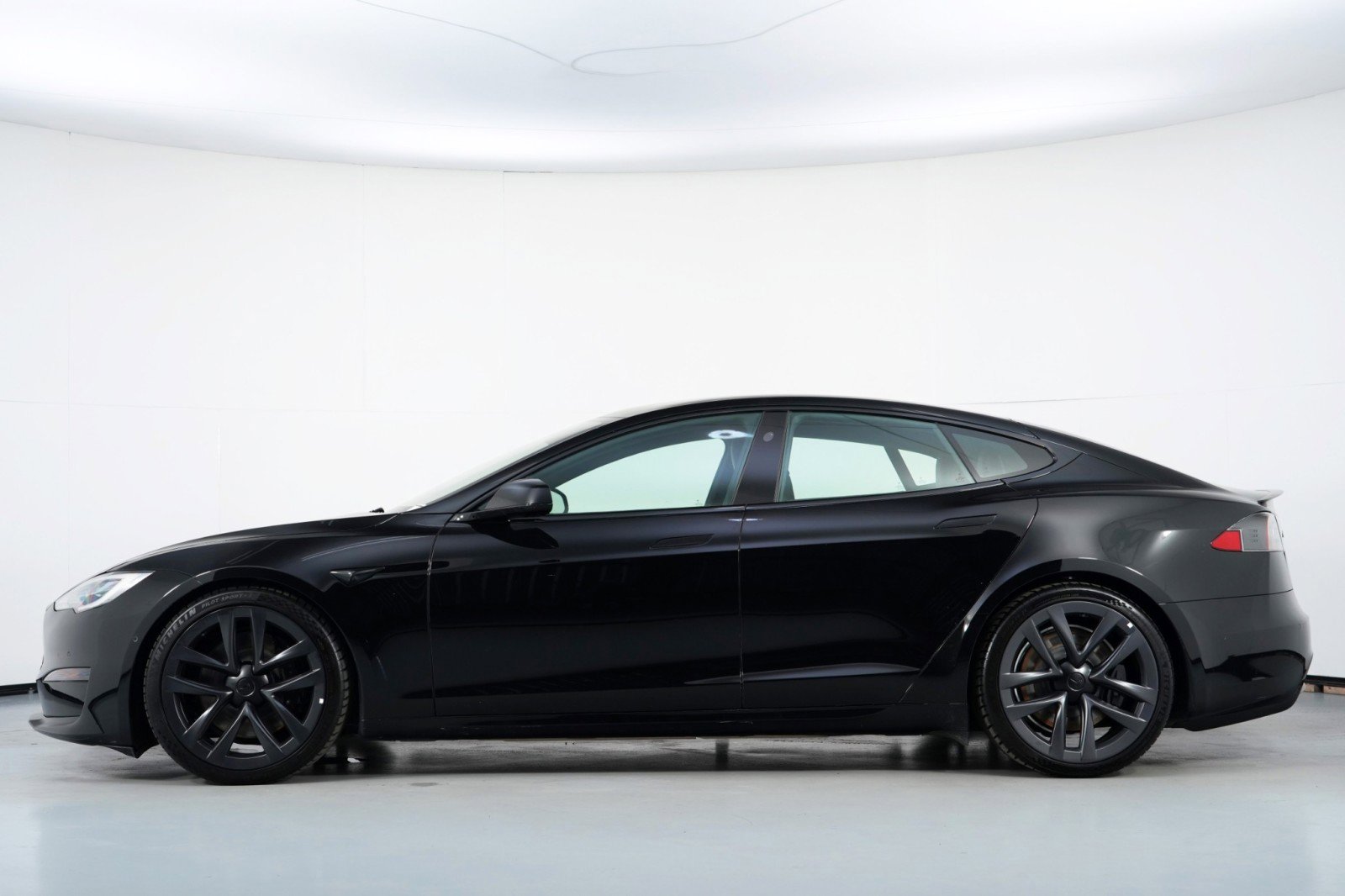 Used 2021 Tesla Model S Plaid image 9