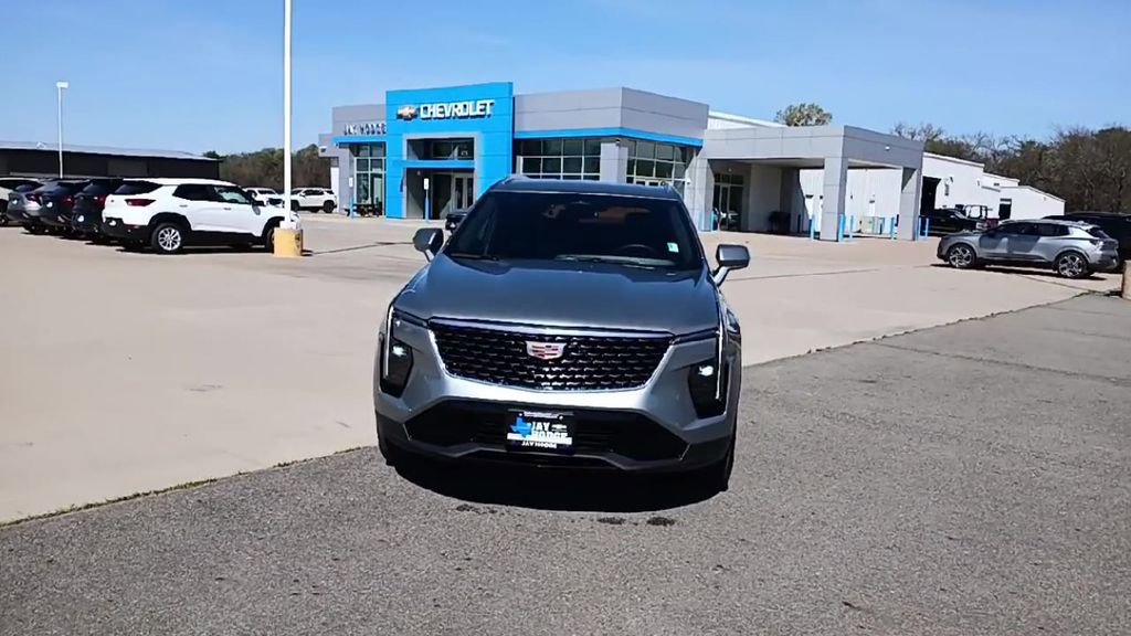Used 2024 Cadillac XT4 Premium Luxury image 3